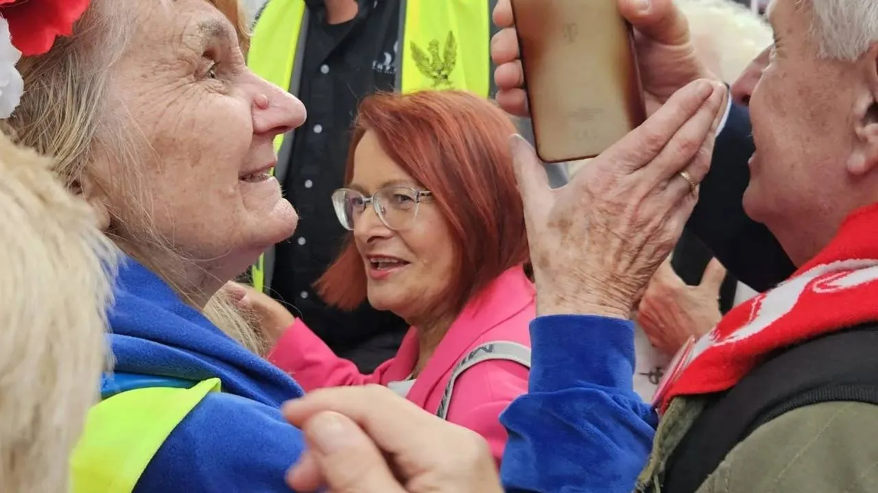 Maria Kurowska obecna na proteście przed TK. „Dalej toczymy walkę”