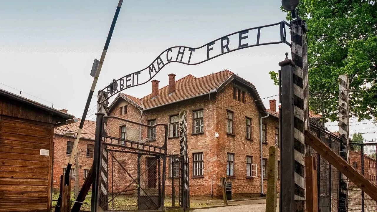 Amerykańscy Żydzi walczą o zwrot dzieł sztuki. Na liście - akwarelowe portrety z muzeum Auschwitz