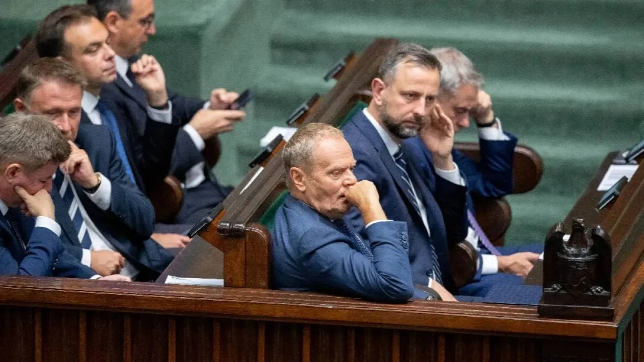 Dwie lewe ręce władzy. Krzysztof Wołodźko o zwijaniu państwa 2.0