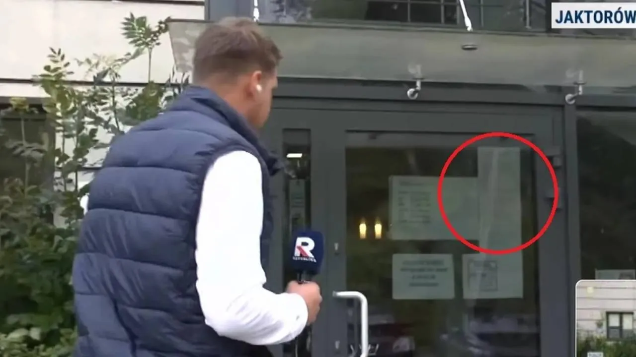 W Jaktorowie wciąż napięta atmosfera. Po publikacjach o Kacprzyku wywiesili taką kartkę