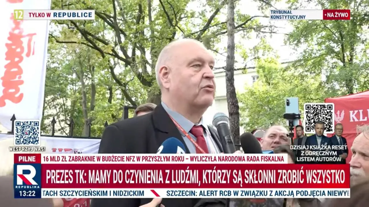 "Ten tydzień będzie znaczący". Święczkowski wyszedł do protestujących przed TK