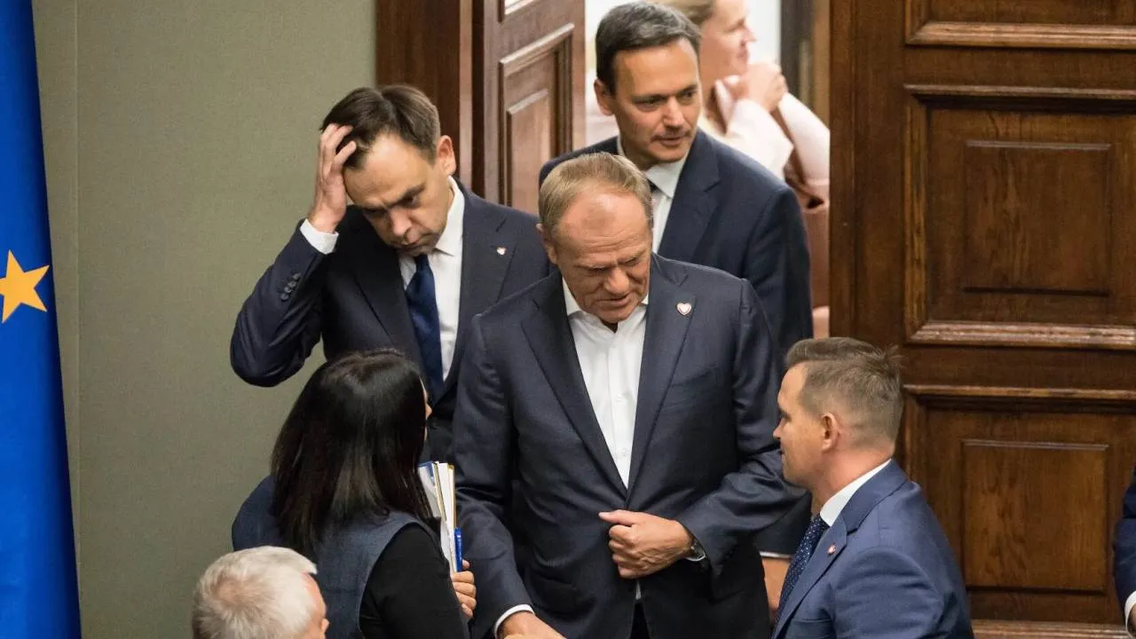 Deficytowy rekord rok do roku. Sasin bije na alarm: Bilion złotych to groźna wartość