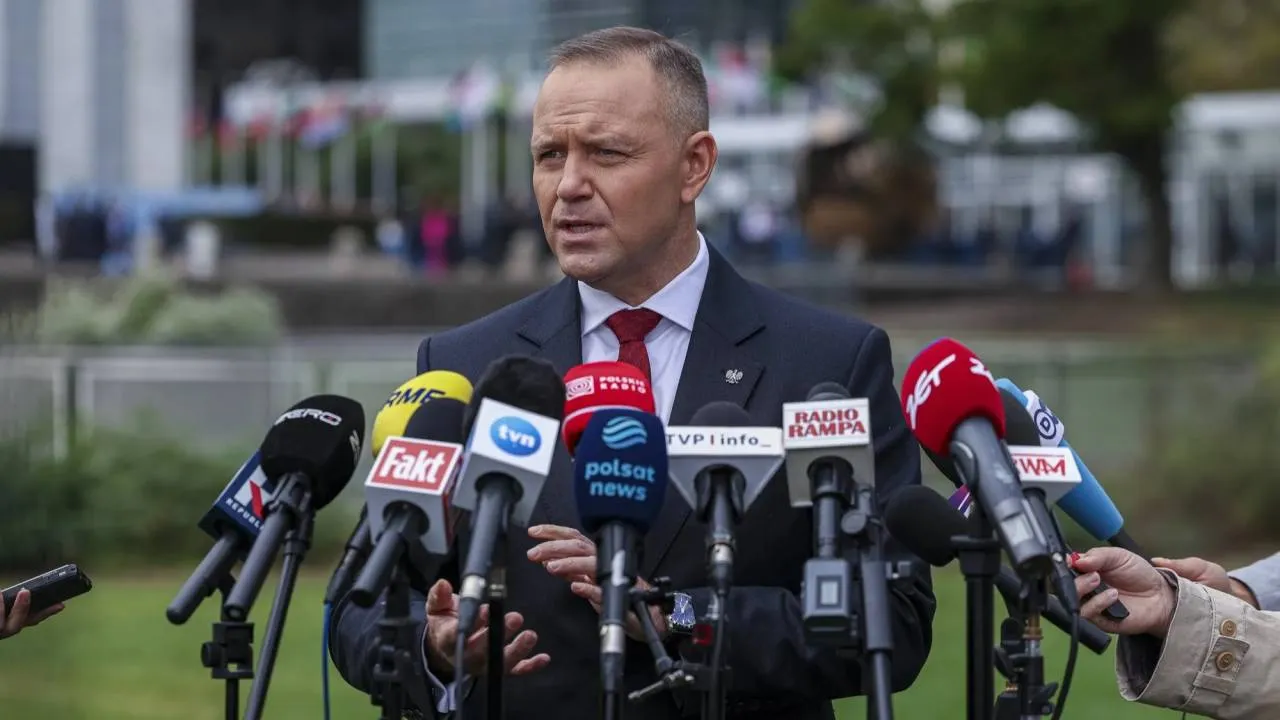 "Interes Polski jest w tej sprawie jednoznaczny". Prezydent Nawrocki o stałej bazie USA