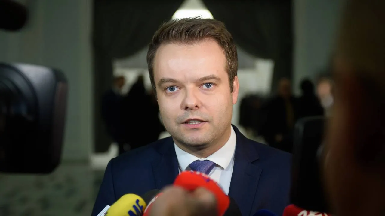 Matczuk i Plakwicz zatrzymani. Rzecznik PiS mówi, co partia zrobi w tej sprawie