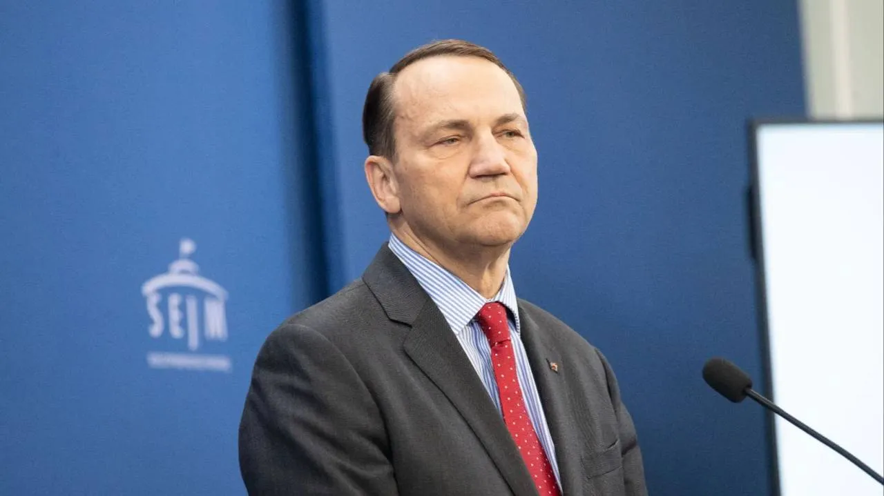 Sikorski nie chce nazwy „Fort Trump”. Padły słowa o „uniżoności”