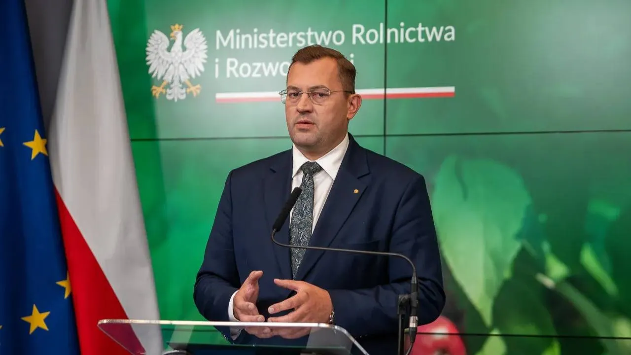 Pokaz mody w resorcie rolnictwa. Posłowie PiS: "Żądamy, aby Krajewski został odwołany"