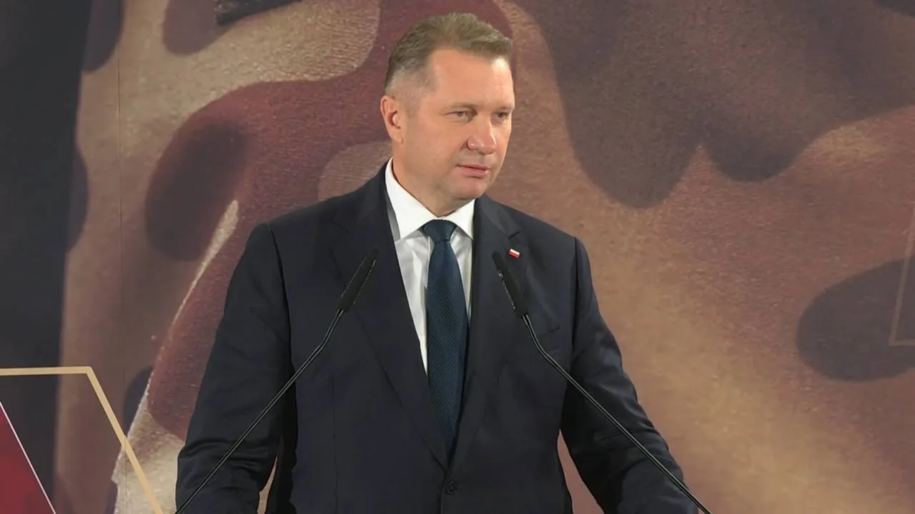 "Nigdy w życiu". Mocna zapowiedź Czarnka w sprawie Brukseli i polskiej armii