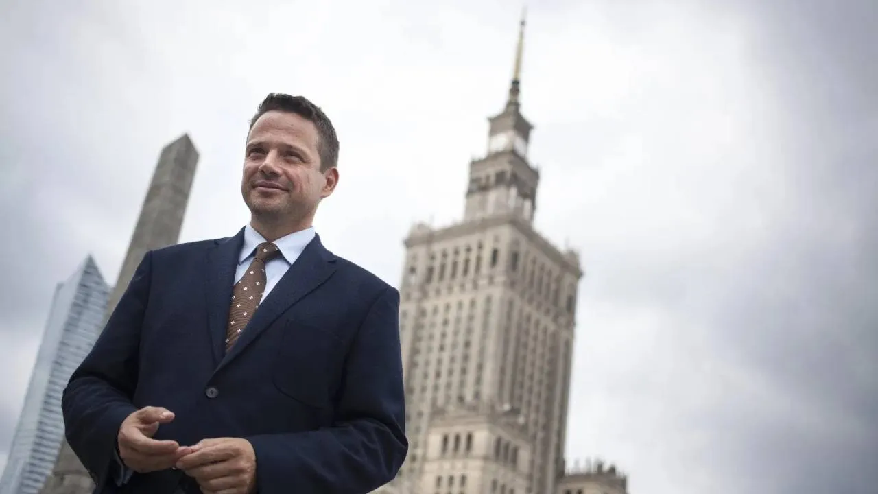 Czarne chmury nad Trzaskowskim? Dziś finał zbiórki podpisów. A w Warszawie... plakaty ze Szczerbą