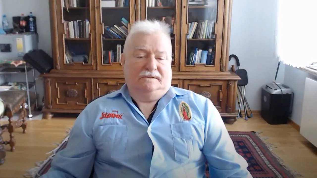 "Wybaczcie mi, nie mam wyboru". Wałęsa reaguje na analfabetyzm i umorzenie śledztwa