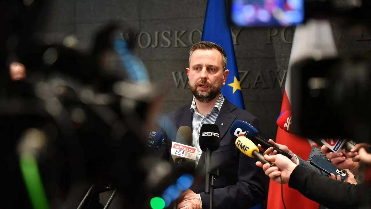 Rosyjski dron uderzył 2 km od przejścia w Dorohusku. Szef MON zabrał głos