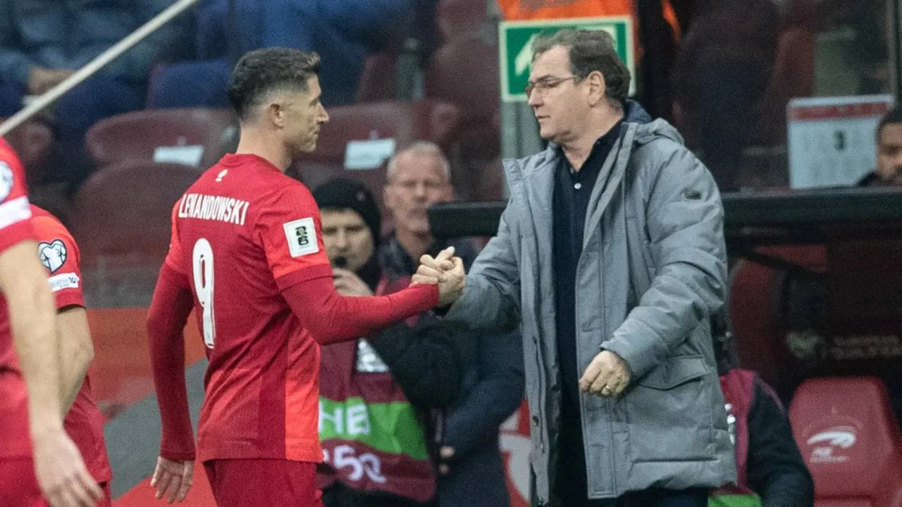 Urban posadził Lewandowskiego na ławce. Znamy skład Polaków na mecz ze Szwecją