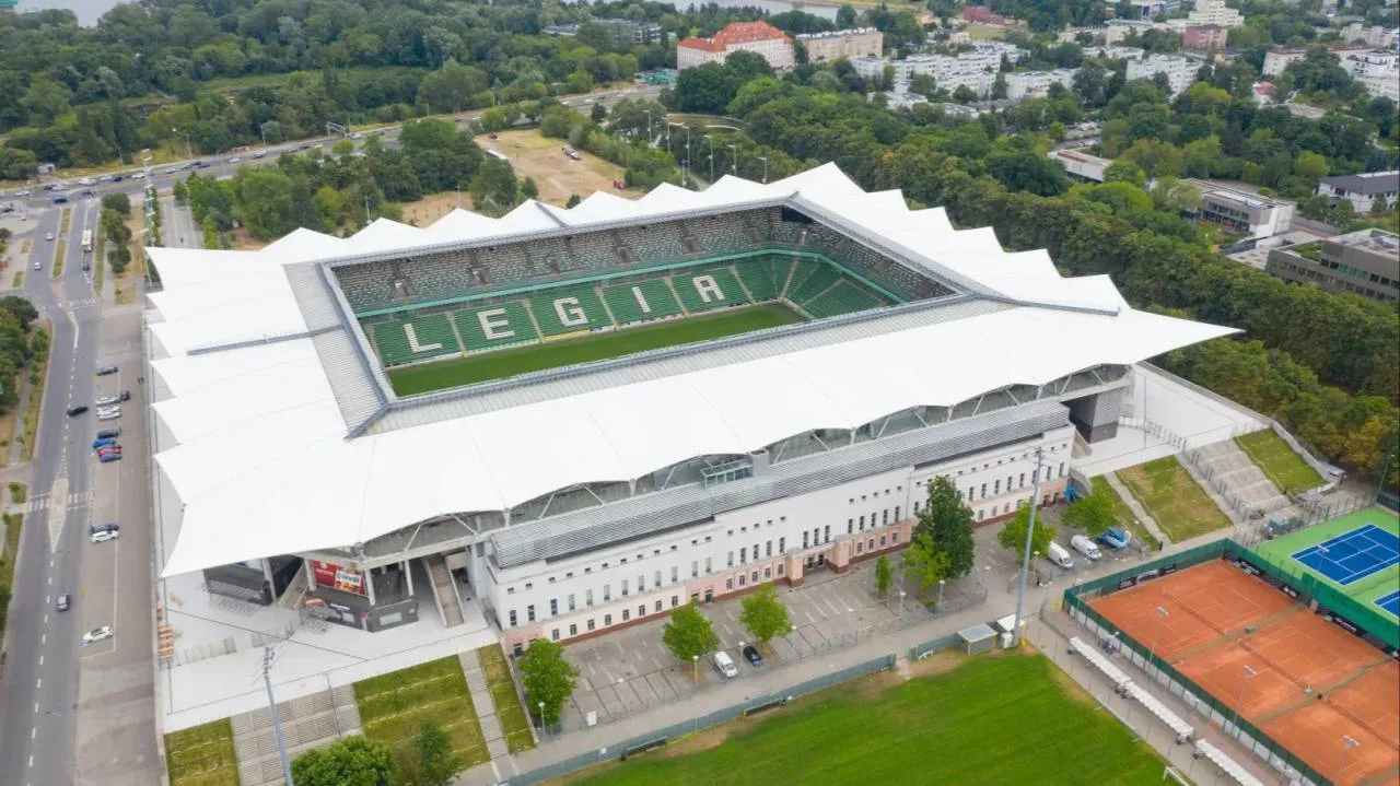 Legia zamyka część stadionu. Kibice Wisły Kraków oburzeni