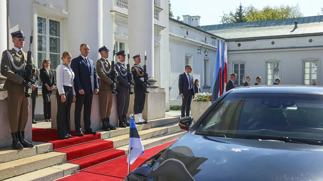 Prezydent Nawrocki miał wyjątkowego gościa. To pożegnalna wizyta. ZOBACZ ZDJĘCIA