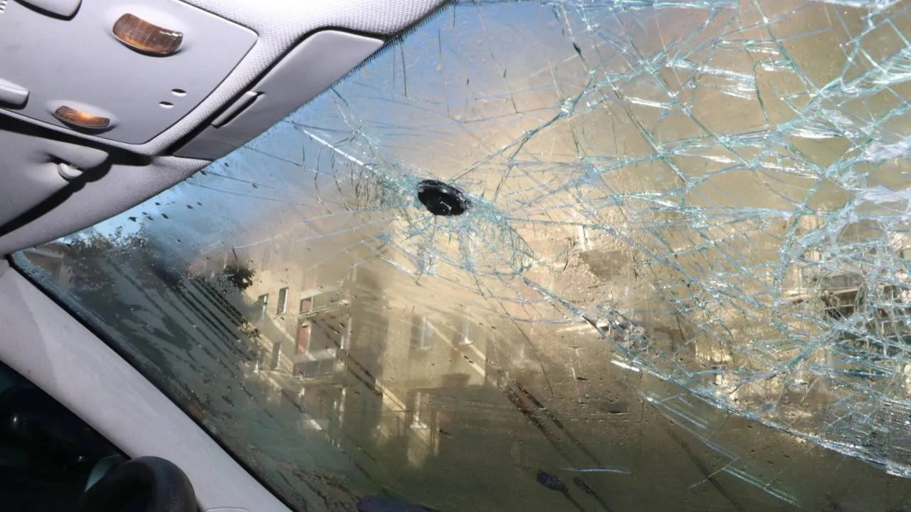 Włamanie z noclegiem. Policjanci zastali go otulonego kocem