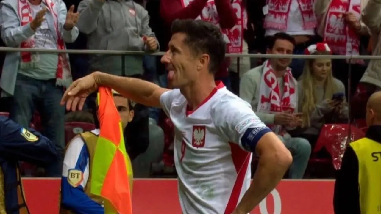 Lewandowski w roli głównej! Czerwona kartka, rzut karny i historyczny gol [WIDEO]