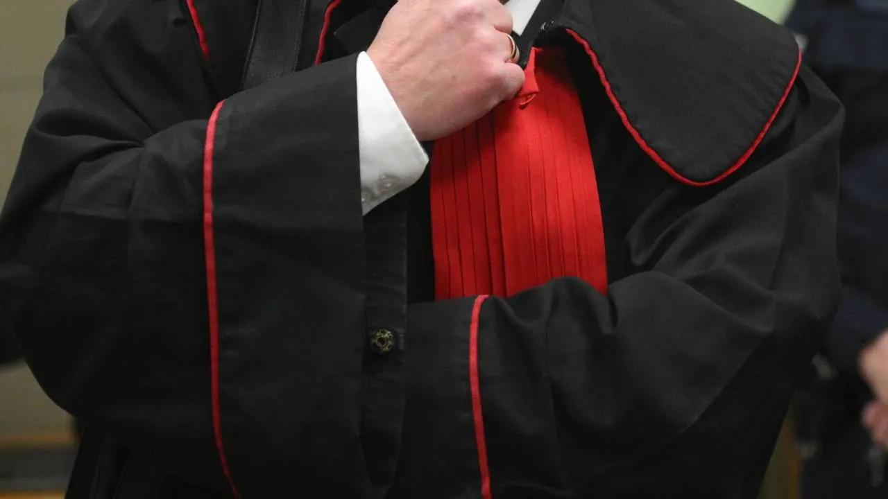 "Niebezpieczny efekt mrożący". Prokuratorzy nie mogą się bać nazwisk oskarżonych polityków