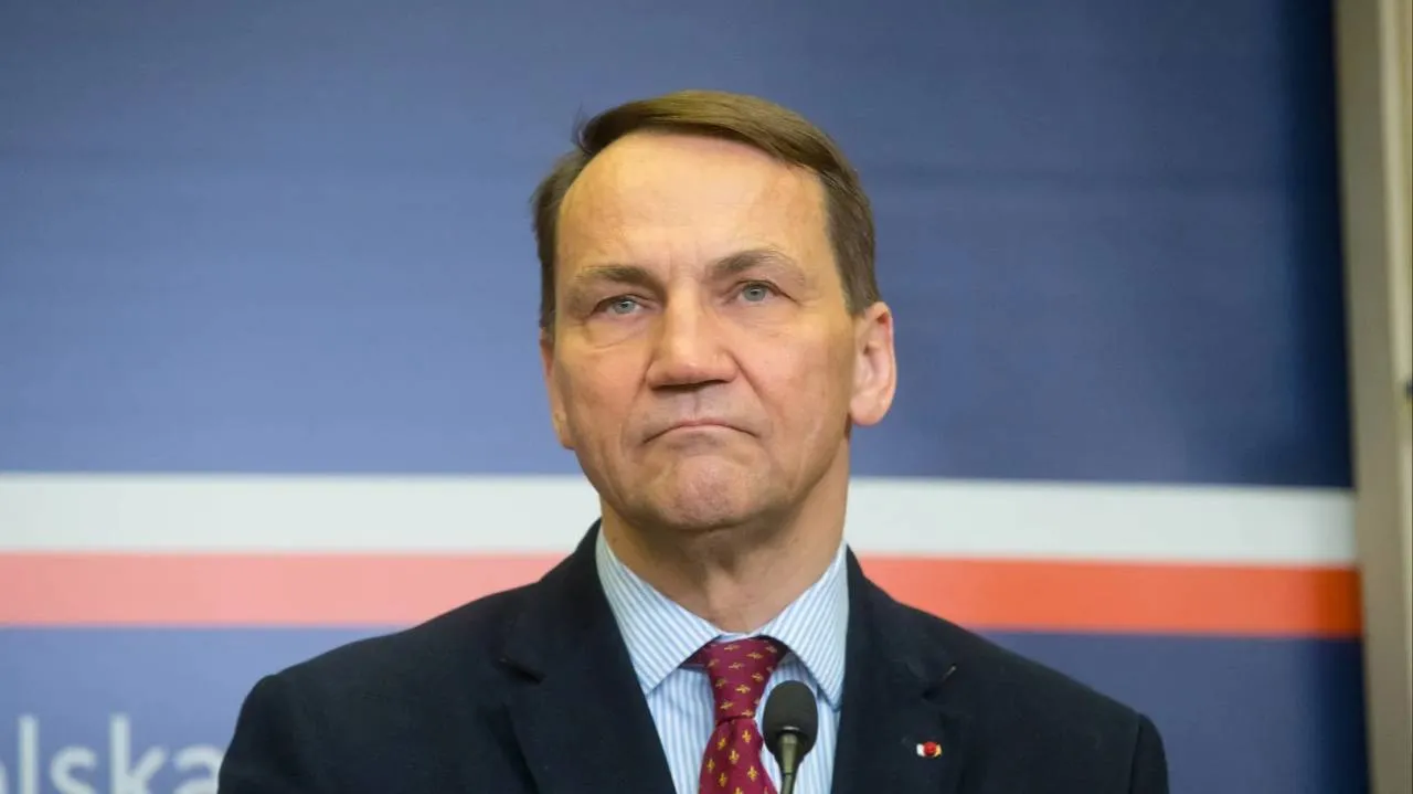Przydacz odpowiada Sikorskiemu. „Lans na trawniku się nie liczy”