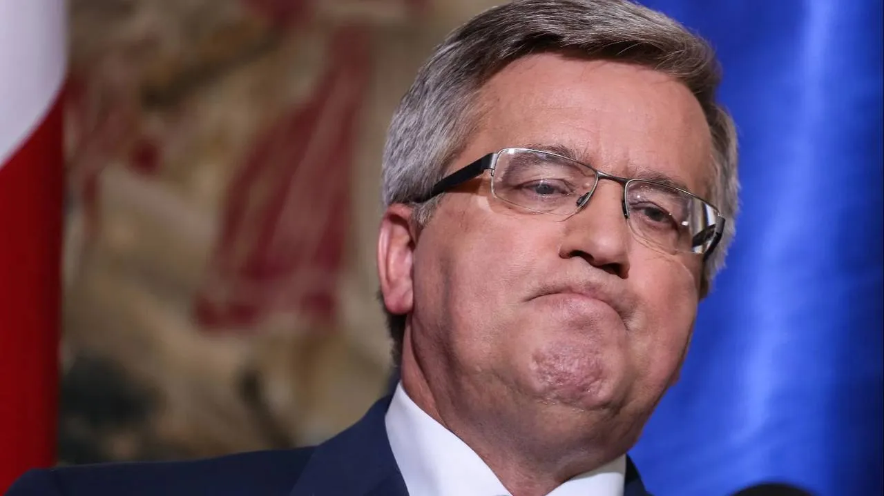 Komorowski i jego marzenie w sprawie cen paliw. Kierowcy... płaciliby drożej!