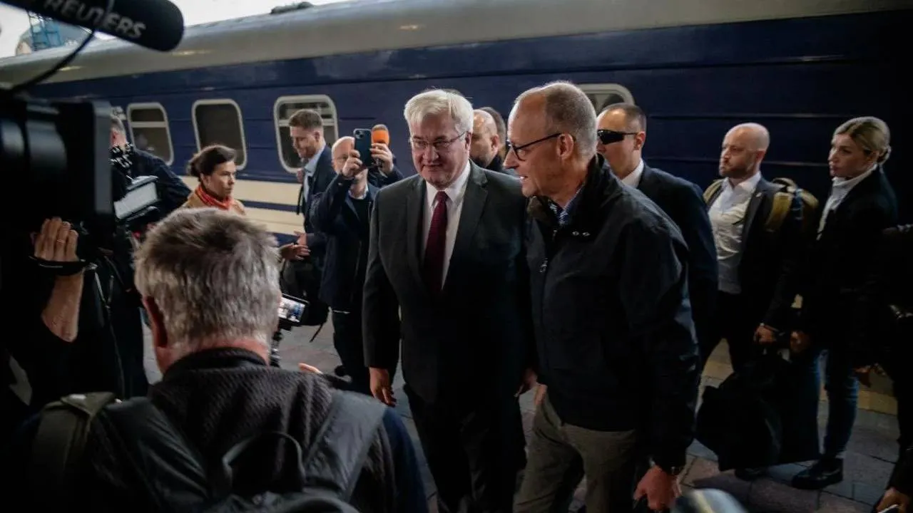 Merz w Kijowie ogłosił pomoc dla Ukrainy. W tle wyły syreny