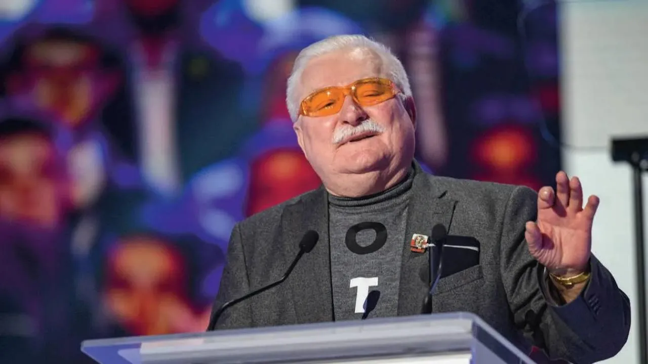 Upadek byłego prezydenta. „Debilem to jesteś Ty” - Lech Wałęsa obraża internautów