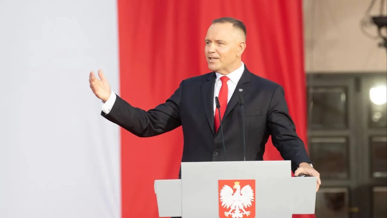 Chcieli uderzyć w prezydenta końmi. Poboży przypomniał im o... rządowych limuzynach