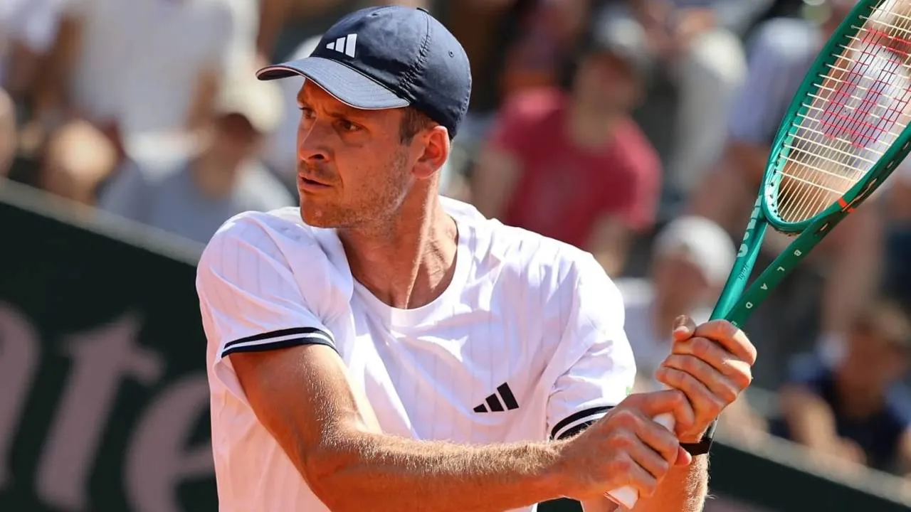 Dramat Hurkacza w półfinale ATP w Pekinie. Polak skreczował