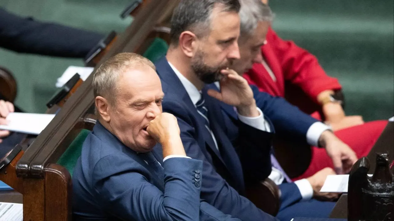 Tusk z fatalną oceną. Polacy odwracają się od rządu! Sam premier też traci poparcie