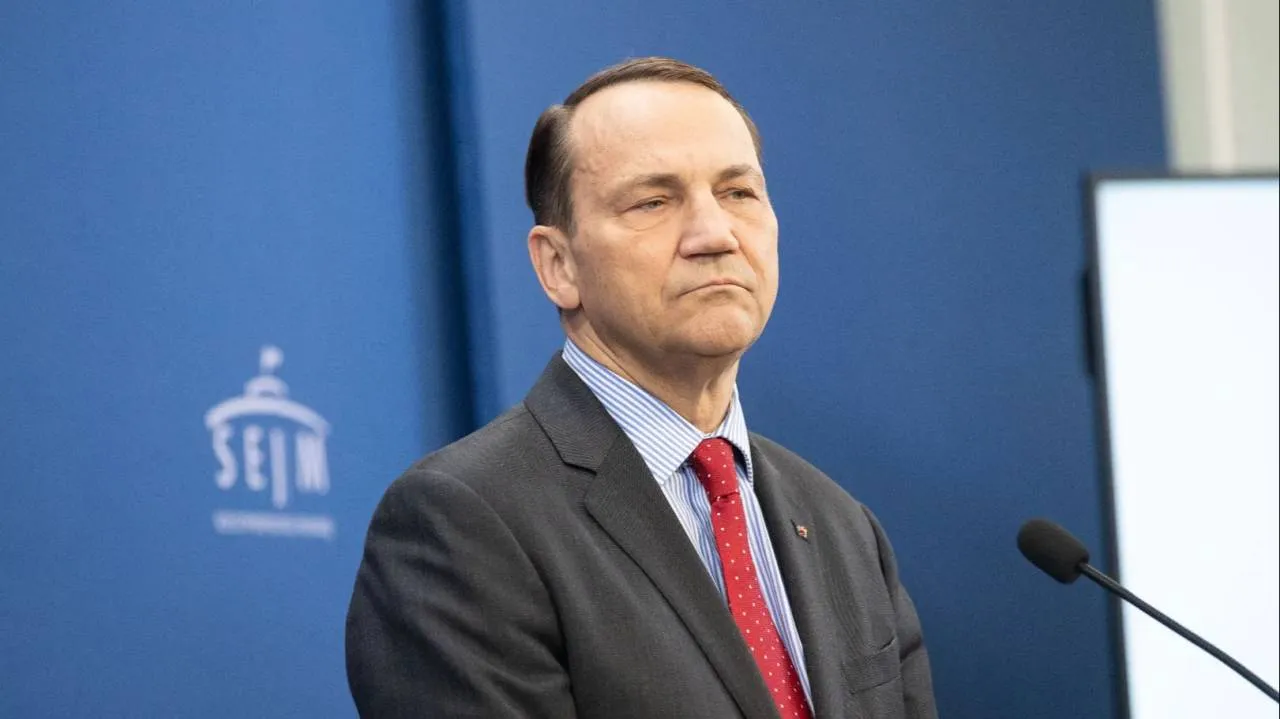 Rachoń reaguje na wpis Sikorskiego. "Wie mniej niż zero"