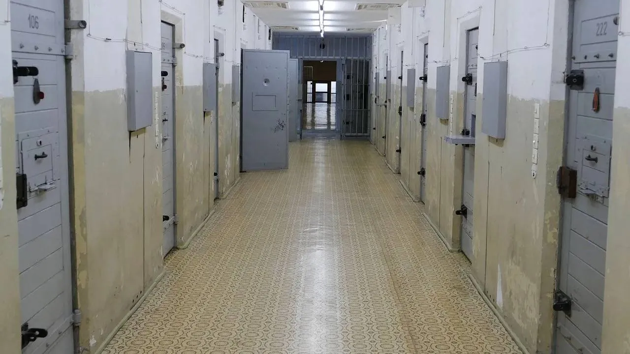 Chwycił 4-latka i zaczął uciekać z placu zabaw. Trafił do aresztu