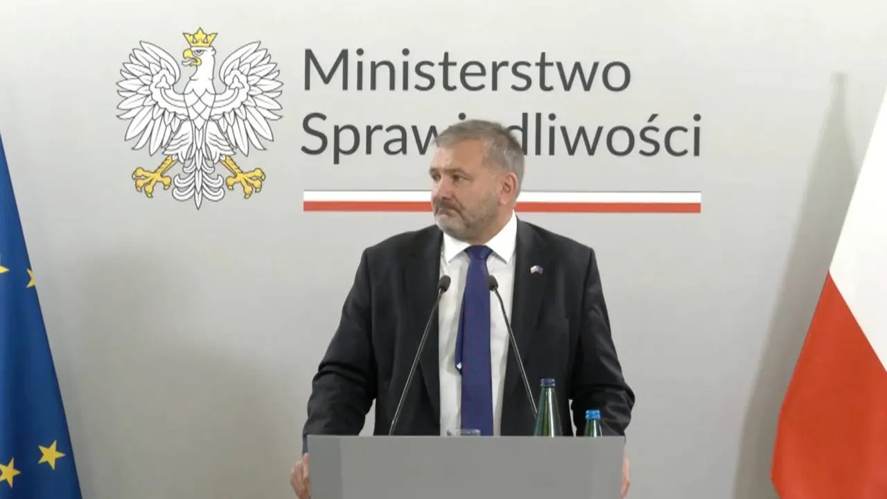 Żurek ściągnął sędzię do resortu. Efekt - ponad 300 spraw trzeba znowu losować, a dziesiątki rozpraw odwołano