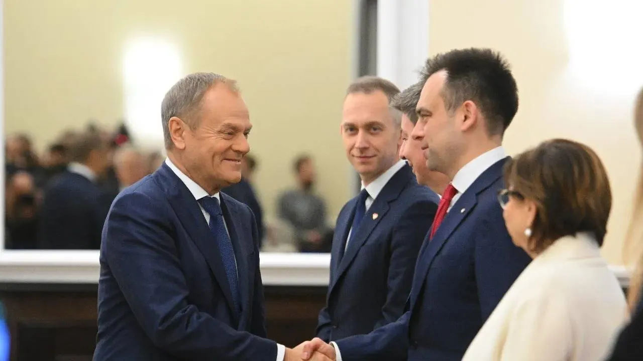 "Złodzieje polskich szans i marzeń". Posłowie PiS ostro o Tusku i Domańskim