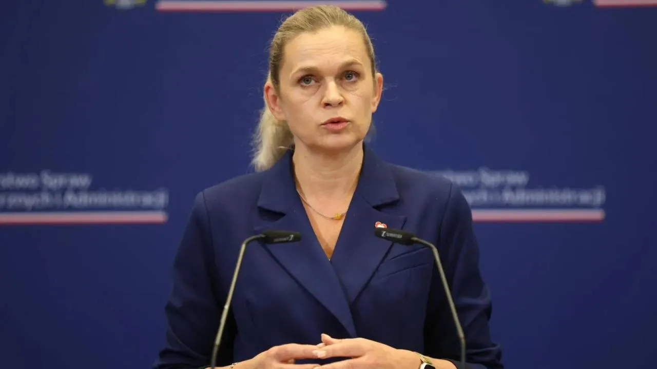 Dziś zamkniętych było w całej Polsce blisko 60 szkół. "Dyrektor i samorządowiec wiedzą lepiej"