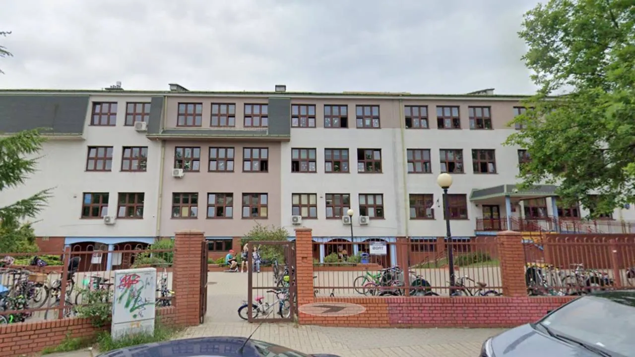 Warszawa: Ewakuacja szkoły po informacji o bombie w budynku