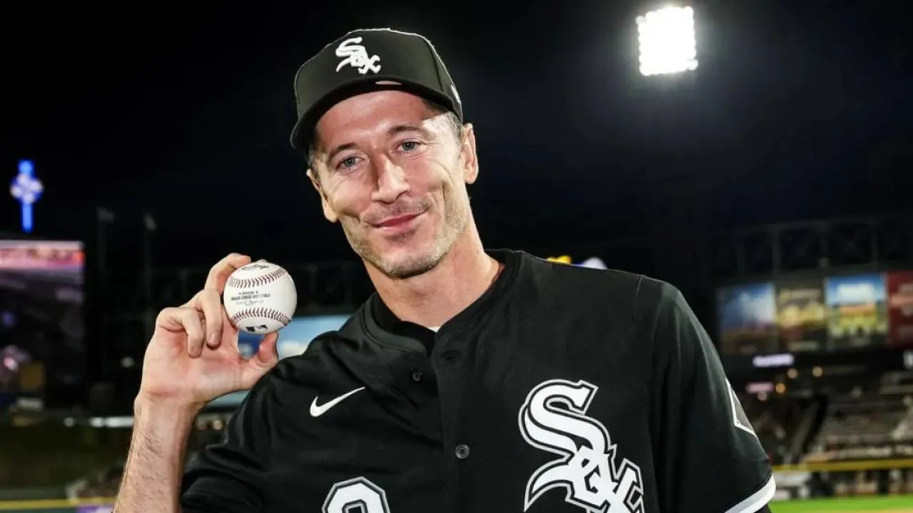 Lewandowski zamienił piłkę nożną na... baseball. Nagranie z Chicago trafiło do sieci
