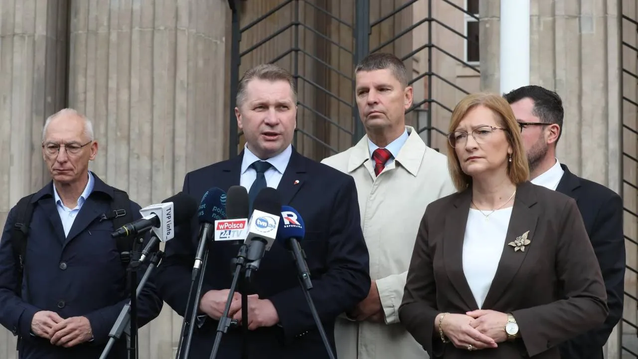 "Szokujące 48 godzin". PiS przedstawia plan po serii ataków w szkołach