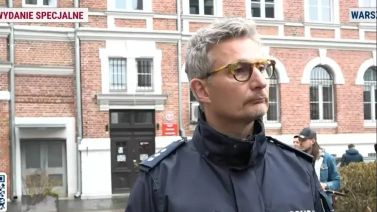 Rzuciła się z nożem na 17-latkę. Tak wyglądał atak w szkole dla dorosłych w Warszawie