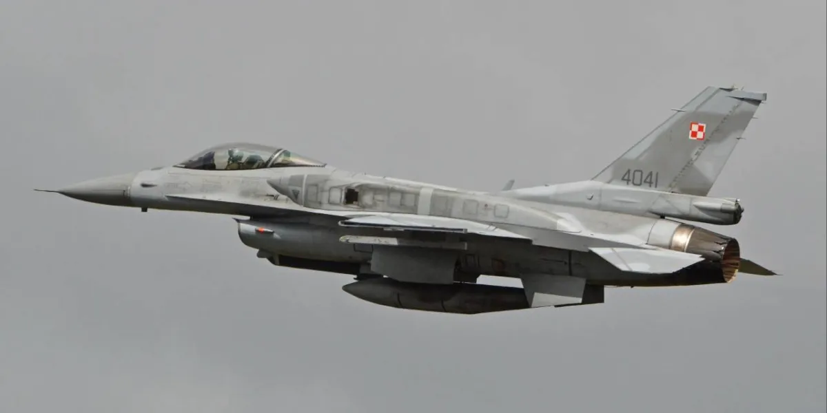 Polish alert issued and later cancelled after Russian air strike on western Ukraine