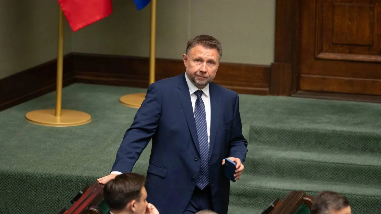 Policja chwali się sukcesami po atakach na szkoły, ale kluczowych danych... nie ma