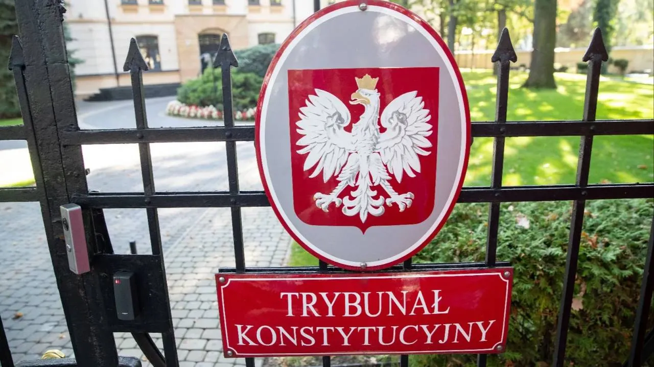 Komisja Wenecka dała pretekst do siłowego przejęcia Trybunału Konstytucyjnego. Kluczowe są trzy paragrafy