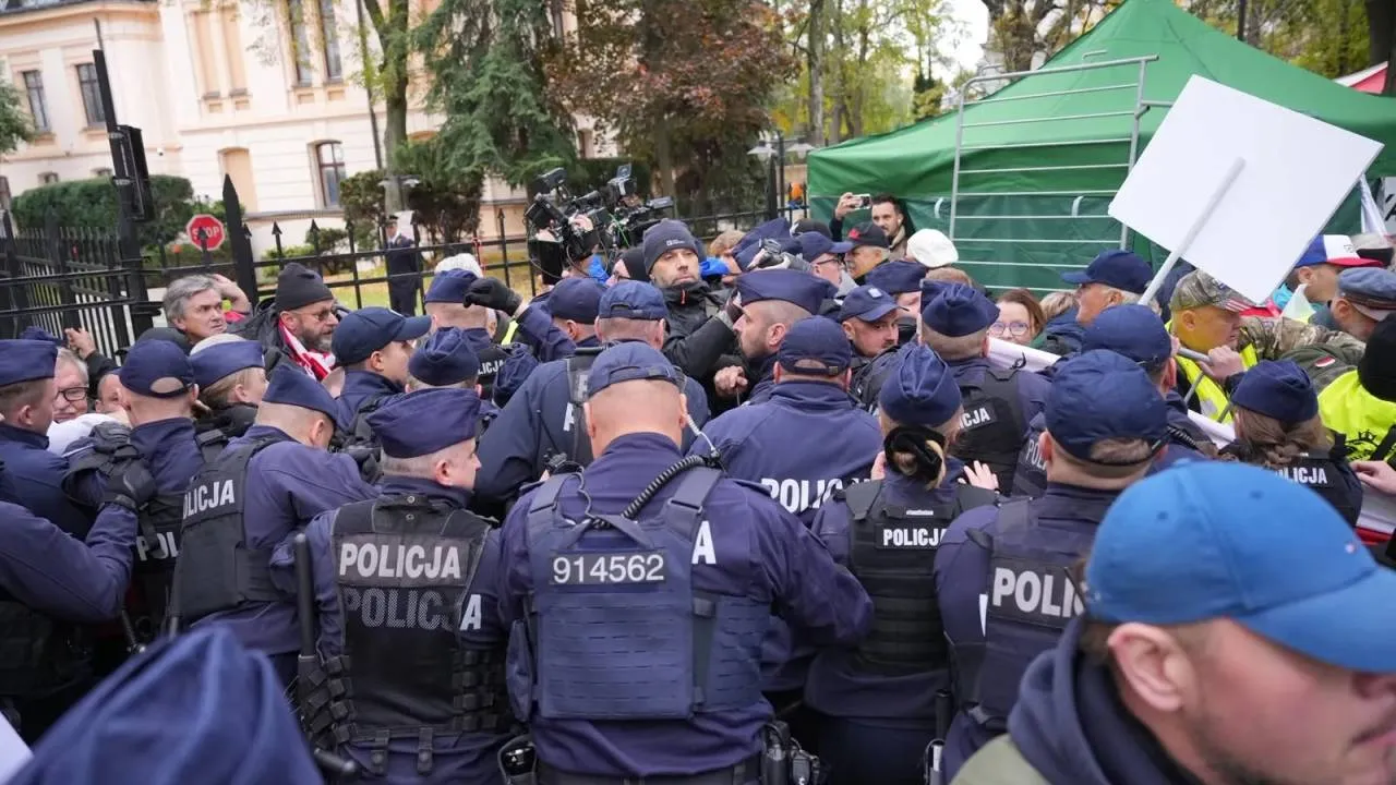 „To pana odpowiedzialność!”. Tak Berek i anty-sędziowie próbowali przejąć piętro TK