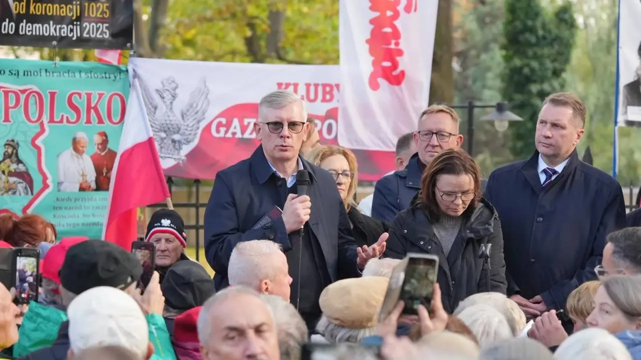 Prof. Cenckiewicz o zdjęciu, które stało się symbolem. "To będzie najbardziej represjonowana osoba"