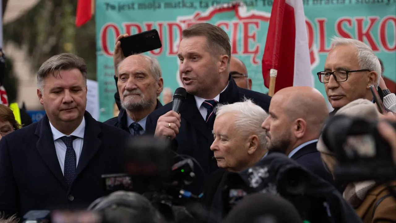 „Niech pan sobie nakłamie w twarz”. Czarnek odpowiedział na oświadczenie Tuska w sprawie Trybunału
