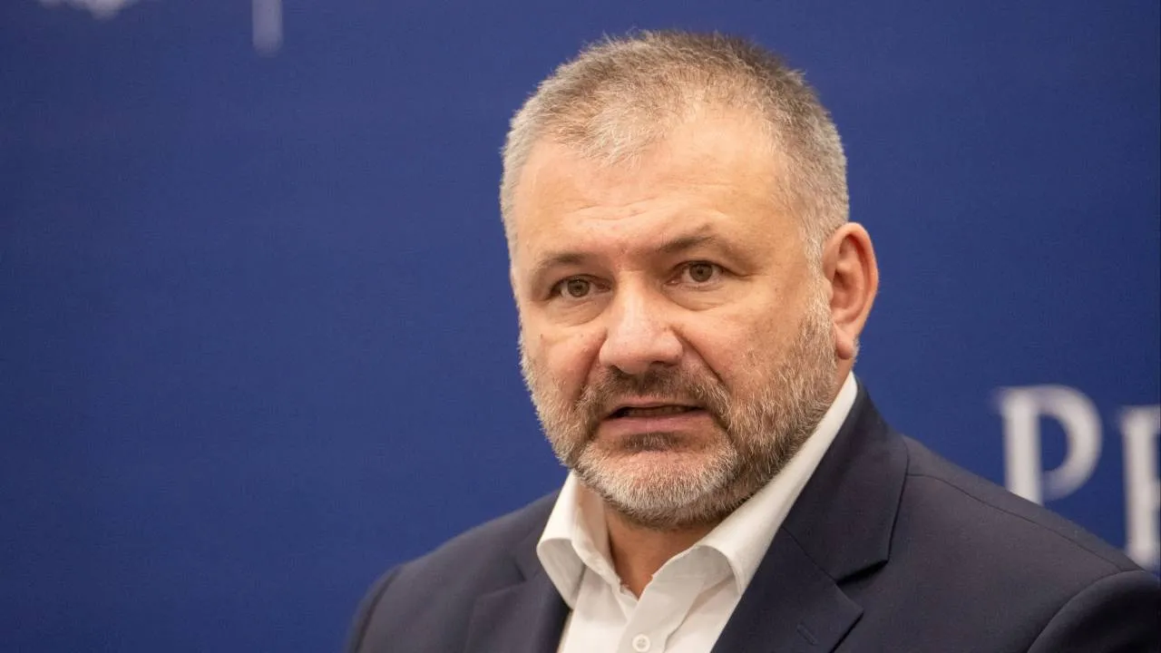 Żurek ściga Obajtka za... tanie paliwo. "Absurd goni absurd"