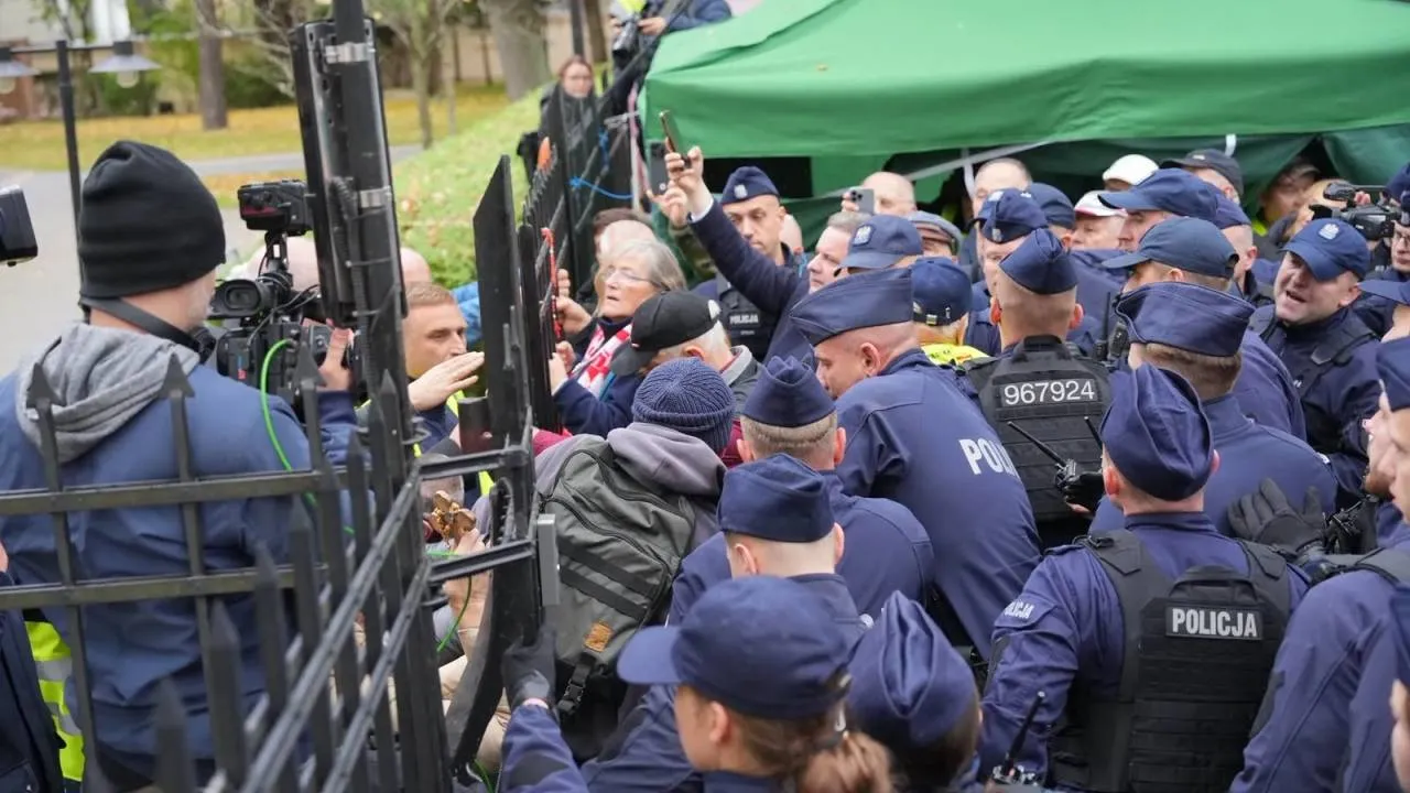 Zagraniczne echa szturmu na Trybunał. "Dostaję pytania od europarlamentarzystów, co się dzieje w Polsce"