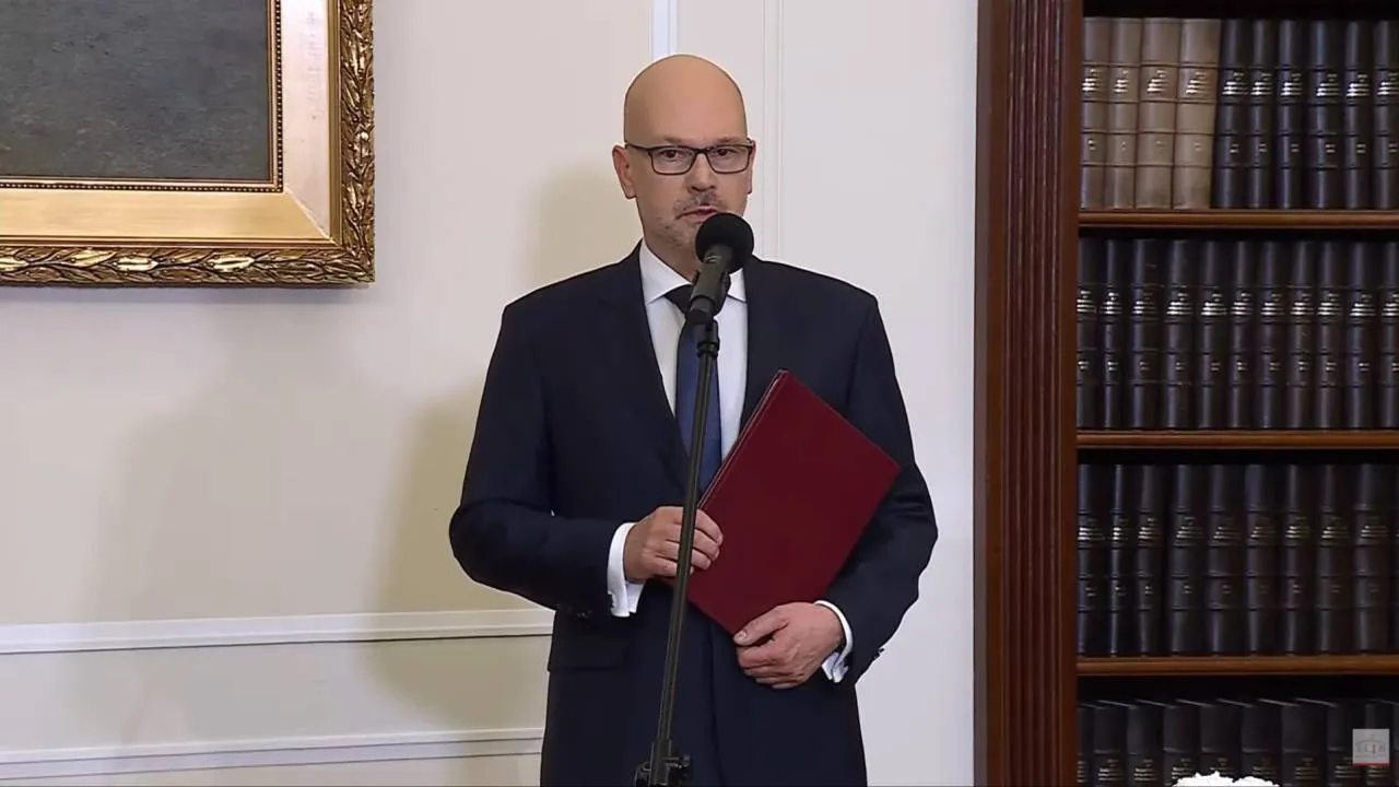 Berek zapowiada świąteczny podarek dla Tuska. "Pod choinkę Trybunał będzie zapakowany jako prezent"
