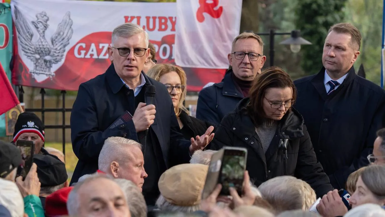 Prof. Cenckiewicz o zdjęciu, które stało się symbolem. "To będzie najbardziej represjonowana osoba"