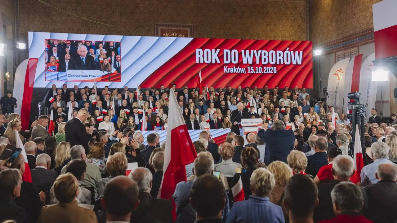 Benzyna za 5,19 zł i inne niespełnione obietnice. „Białe koszule przyniosły czarną rzeczywistość”