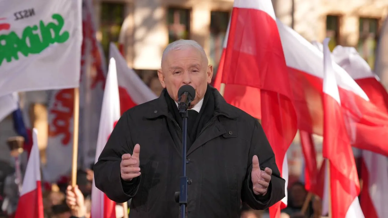 Kaczyński zwrócił się do protestujących przed TK: "Taka jest stawka"