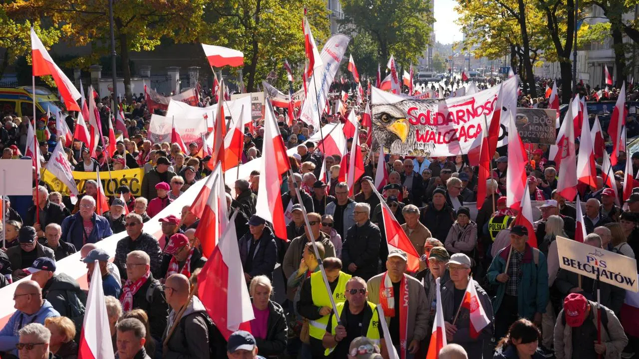 Wielka manifestacja przed Trybunałem Konstytucyjnym. ZOBACZ ZDJĘCIA