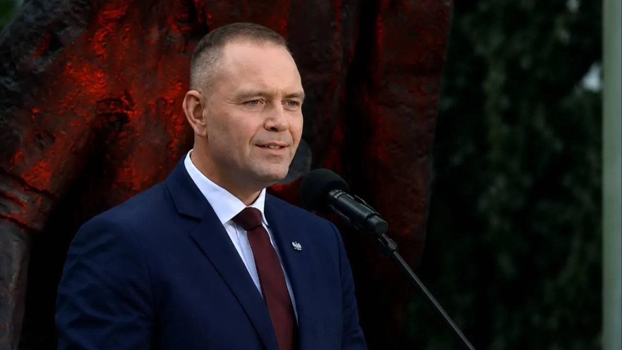 Polacy dobrze oceniają prezydenta Nawrockiego. Pozytywne noty idą w górę